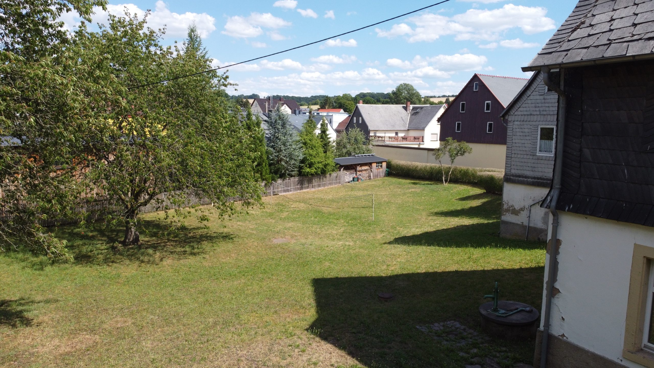 Blick in den ausgedehnten Garten